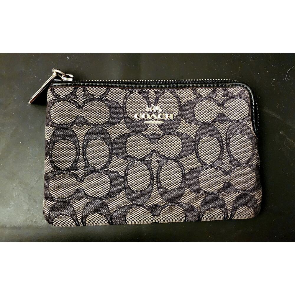 CORNER ZIP WRISTLET (COACH F58033)